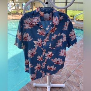 Goodfellow & CO shirt Hawaiian style, pink flowers, pocket, short sleeve…